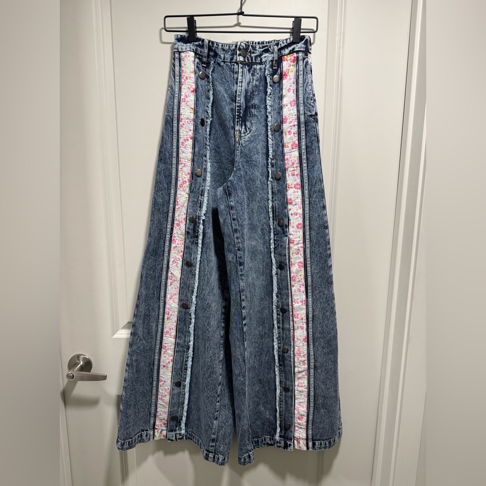 Oli & Hali Denim Floral Wide Leg Jeans - Picture 4 of 10